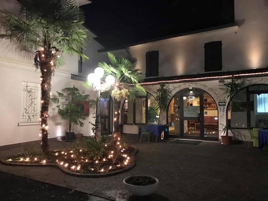 Hotel Ristorante La Grotta Castiglione Delle Stiviere Ngoại thất bức ảnh