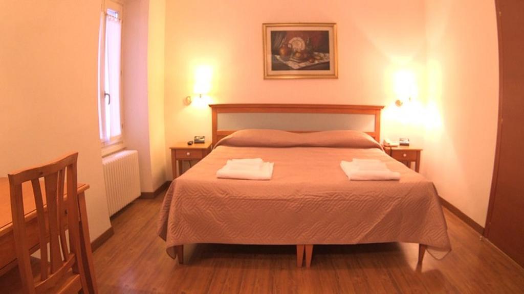 Hotel Ristorante La Grotta Castiglione Delle Stiviere Ngoại thất bức ảnh